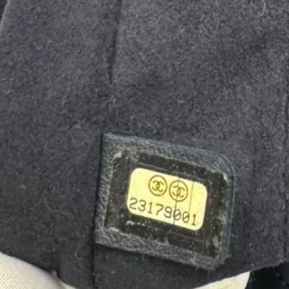 CHANEL CC LEATHER DRAWSTRING BAG - Picture 11 of 11